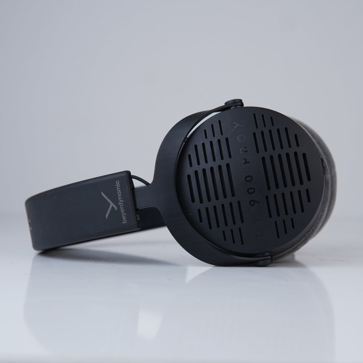 Headphone-Zone-Beyerdynamic-DT-900-PRO-X-Demo-Unit