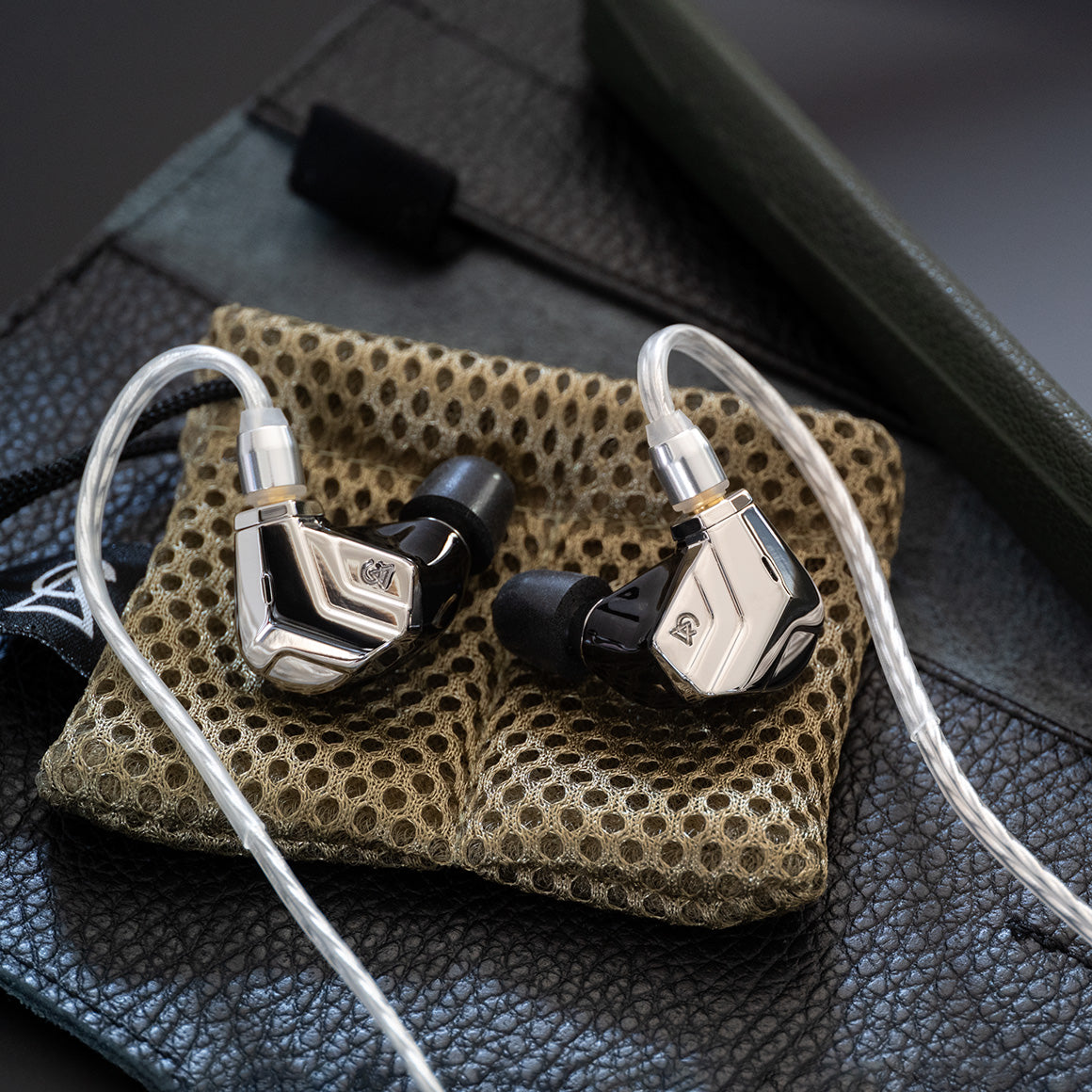 Headphone-Zone-Campfire-Audio-Astrolith