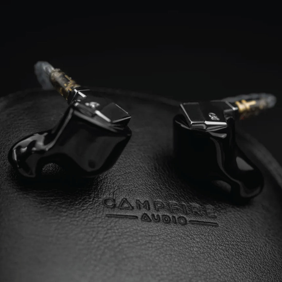 Headphone-Zone-Campfire Audio-Supermoon-Black-4.4mm