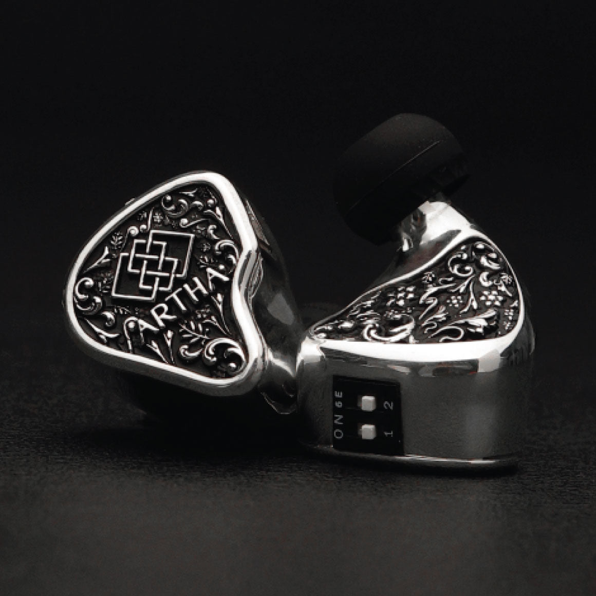 Headphone-Zone-FlipEars-Artha-Argentum-Universal-IEM