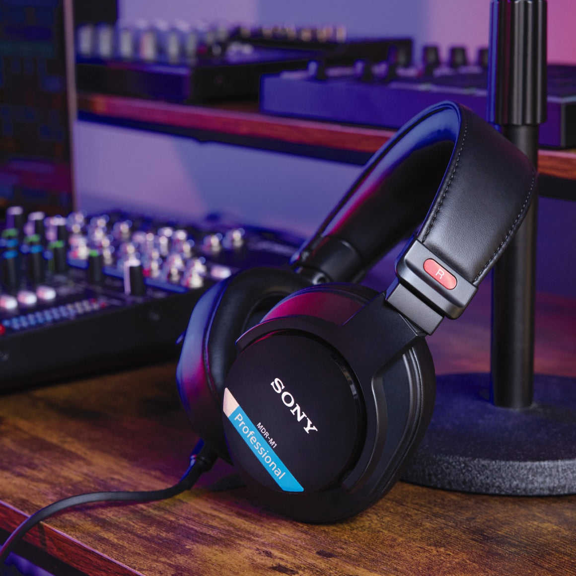 Headphone-Zone-Sony-MDR-M1