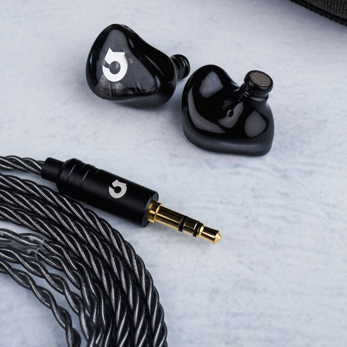 Headphone-Zone-X-Oriveti-Blackbird