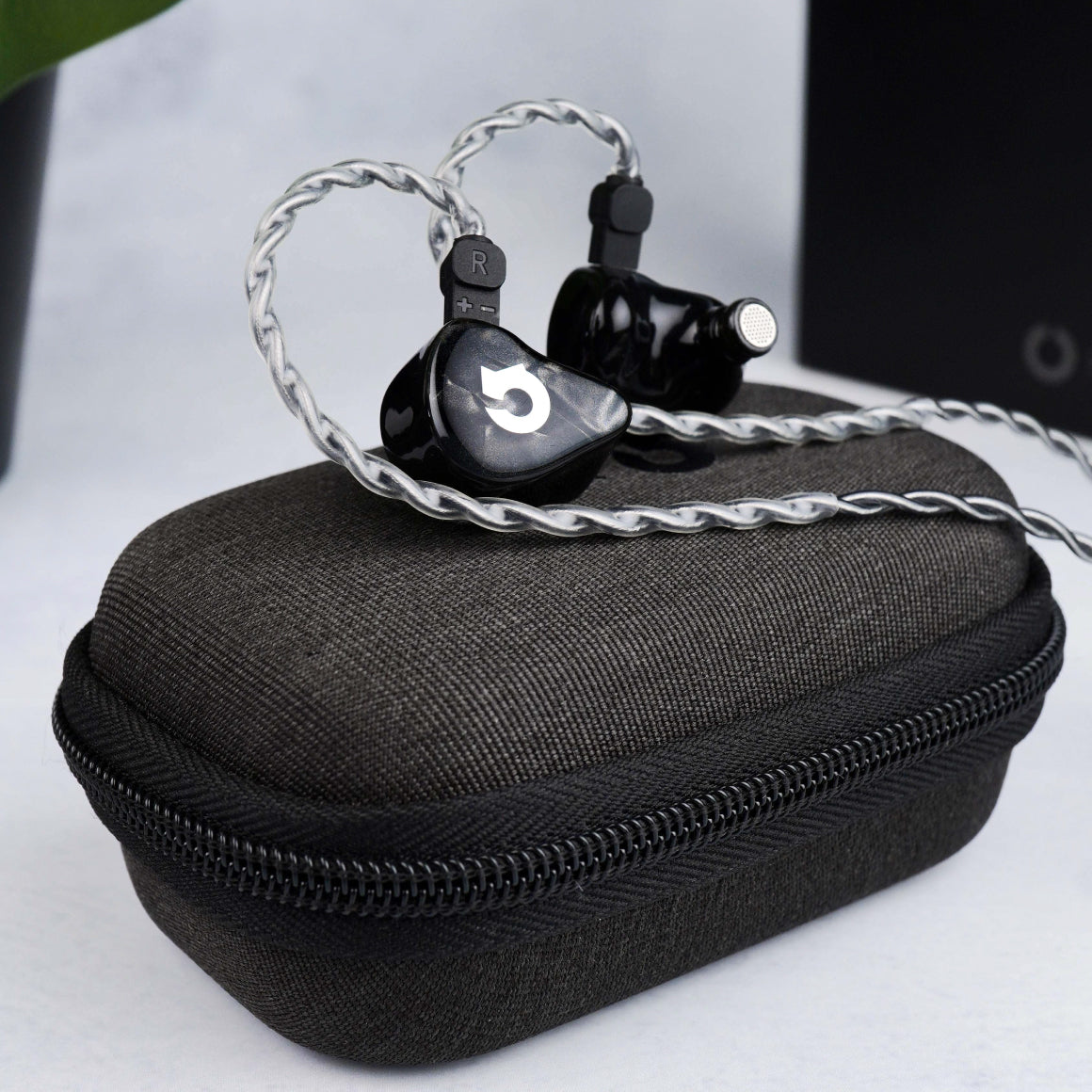 Headphone-Zone-X-Oriveti-Blackbird